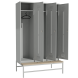 Шкаф металлический для хранения сменной одежды на подставке со скамьей [12813]
