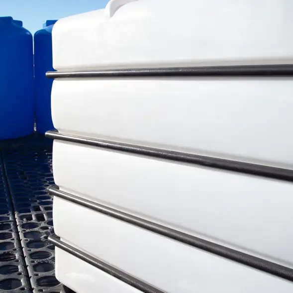 Емкость K 3000л под плотность до 1.5 г/см3 белая в обрешетке