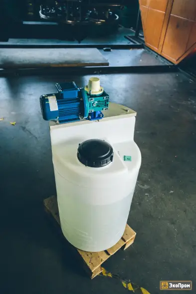 Емкость дозировочная 100 с турбинной мешалкой