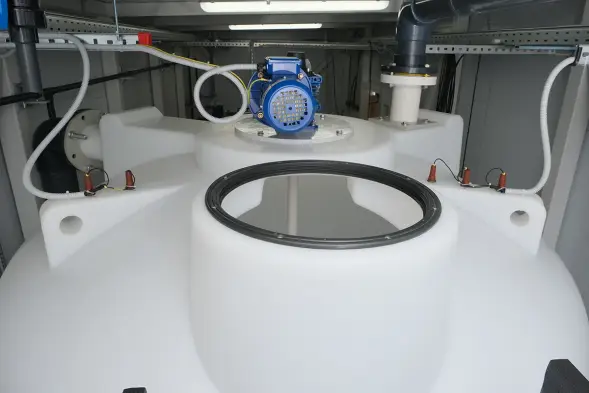 Емкость ЦКТ 3000 л с патрубком 90мм с фланцем под плотность до 1,5 г/см³ белая