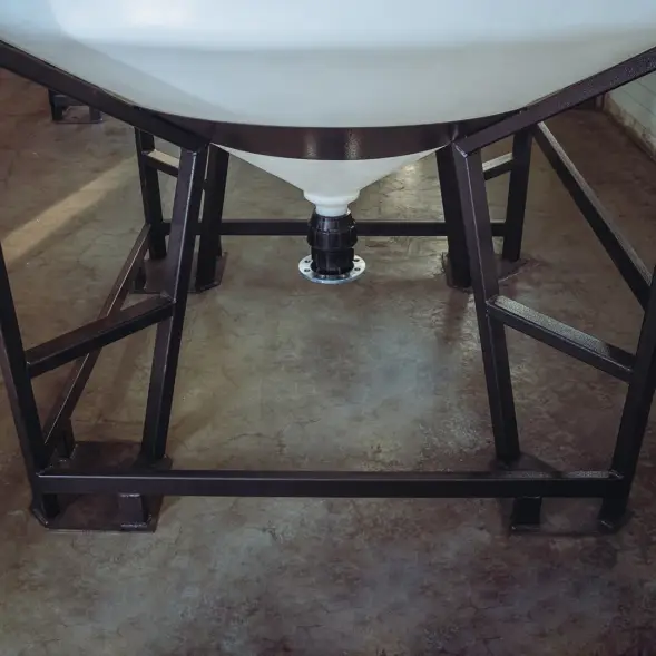 Емкость ЦКТ 5000 л с патрубком 90мм с фланцем белая