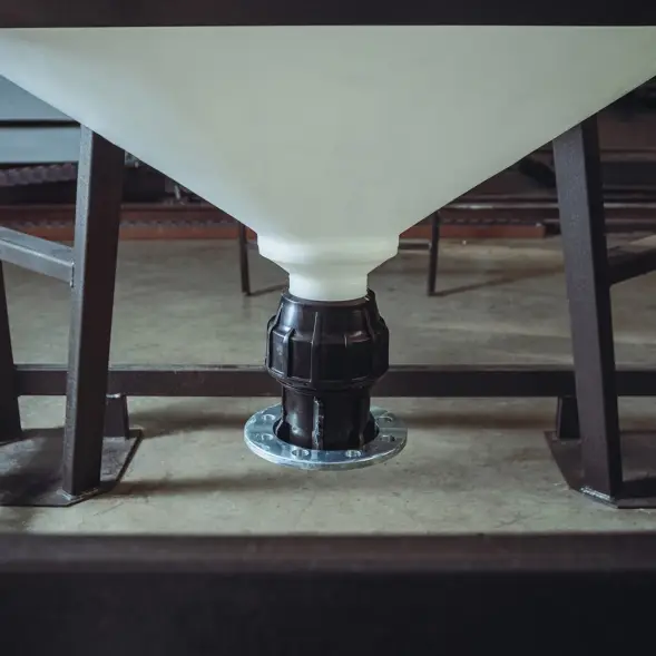 Емкость ЦКТ 3000 л с патрубком 160мм под плотность до 1,5 г/см3 белая в обрешетке