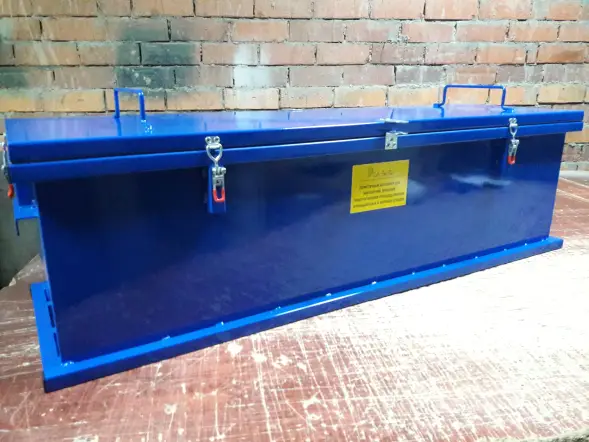 Горизонтальный герметичный специализированный контейнер для сбора, хранения, транспортировки отработанных ртутьсодержащих ламп, боя и брака люминесцентных ламп ГСК 1250, 1250х350х550 мм