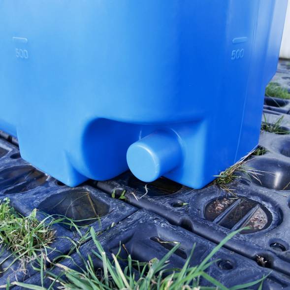 Емкость пластиковая для воды и дизельного топлива ST 2000 л с патрубками d100мм и резьбовой крышкой под плотность вещества до 1.0 г/см3, синий