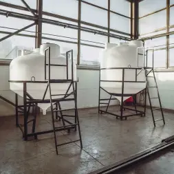 Емкость ЦКТ 5000 л с патрубком 90мм с фланцем под плотность до 1,5 г/см³ белая